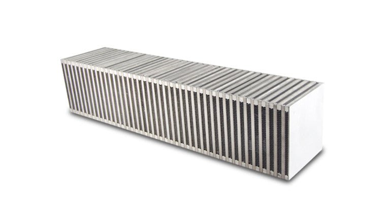 Noyau d'intercooler à flux vertical, largeur de 27 pouces x hauteur de 6 pouces x épaisseur de 6 pouces.