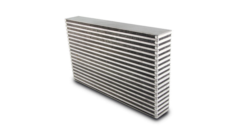 Noyau d'intercooler à flux vertical, largeur de 20 pouces x hauteur de 11,75 pouces x épaisseur de 3 pouces.