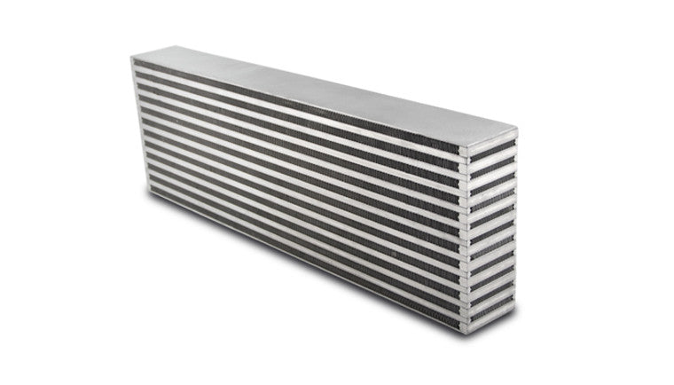 Noyau d'intercooler à flux vertical, largeur de 24 pouces x hauteur de 7,75 pouces x épaisseur de 3 pouces.