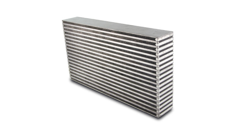 Noyau d'intercooler à flux vertical, largeur de 22 pouces x hauteur de 11,75 pouces x épaisseur de 3,5 pouces.